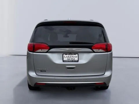 More photos of 2017 Chrysler Pacifica Touring L at Lakeway Auto Sales, TN