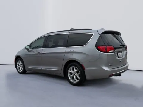 More photos of 2017 Chrysler Pacifica Touring L at Lakeway Auto Sales, TN