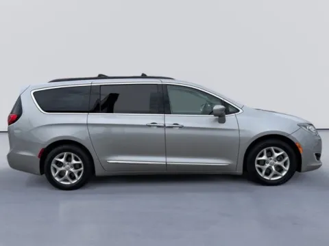 Photos of 2017 Chrysler Pacifica Touring L for sale in Morristown, TN at Lakeway Auto Sales