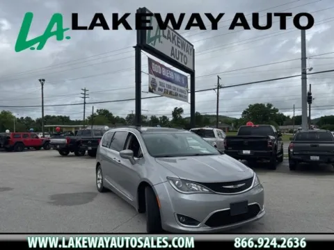 Silver 2017 Chrysler Pacifica Touring L for sale in Morristown, TN