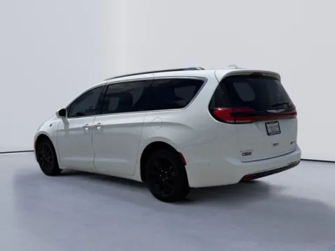 More photos of 2021 Chrysler Pacifica Hybrid Touring L at Lakeway Auto Sales, TN