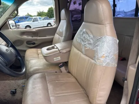 More photos of 1997 Ford F-150 Lariat at Lakeway Auto Sales, TN