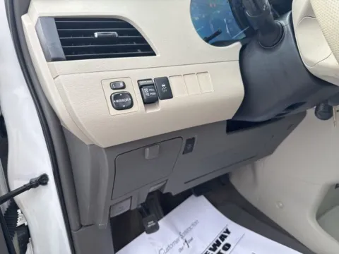More photos of 2014 Toyota Sienna XLE at Lakeway Auto Sales, TN