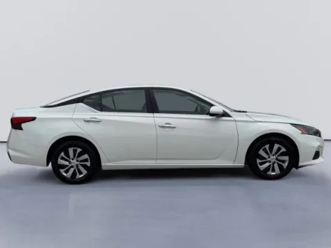 Photos of 2022 Nissan Altima 2.5 S for sale in Morristown, TN at Lakeway Auto Sales