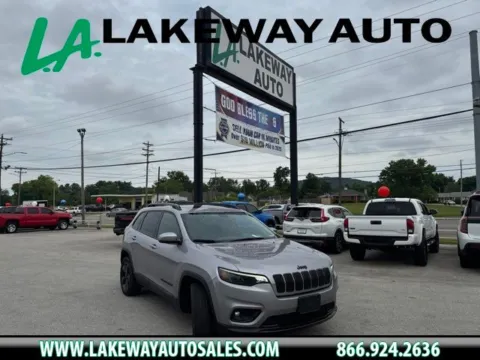 Silver 2019 Jeep Cherokee Altitude for sale in Morristown, TN