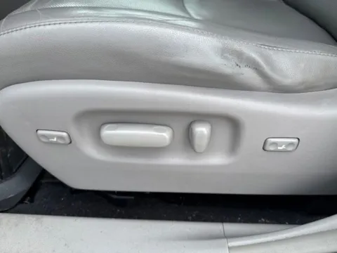 More photos of 2013 Toyota Highlander Limited at Lakeway Auto Sales, TN