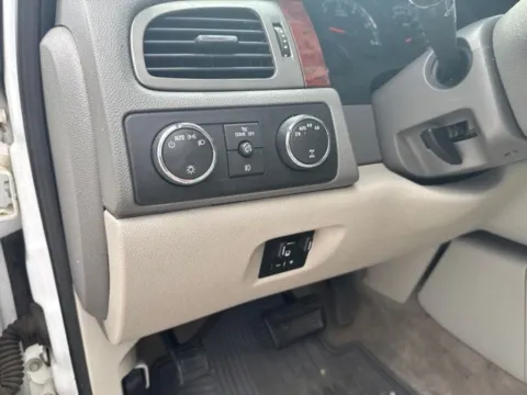 More photos of 2011 Chevrolet Suburban 1500 LTZ at Lakeway Auto Sales, TN