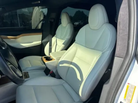 More photos of 2020 Tesla Model X Long Range at Lakeway Auto Sales, TN