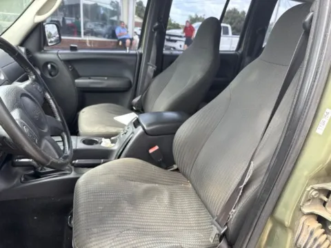 More photos of 2004 Jeep Liberty Sport at Lakeway Auto Sales, TN