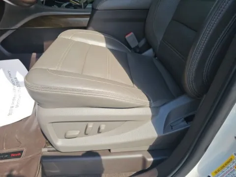 More photos of 2020 GMC Yukon Denali at Lakeway Auto Sales, TN