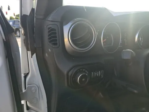 More photos of 2018 Jeep Wrangler Unlimited Sahara at Lakeway Auto Sales, TN
