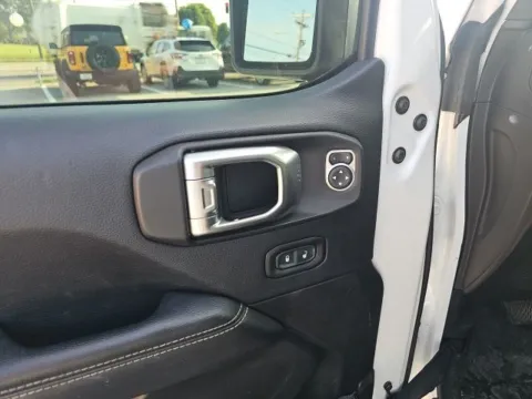 More photos of 2018 Jeep Wrangler Unlimited Sahara at Lakeway Auto Sales, TN