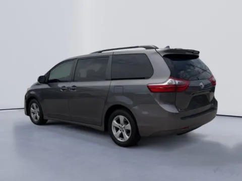 More photos of 2020 Toyota Sienna LE at Lakeway Auto Sales, TN