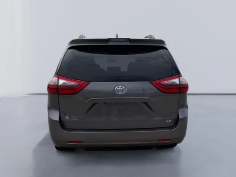 More photos of 2020 Toyota Sienna LE at Lakeway Auto Sales, TN
