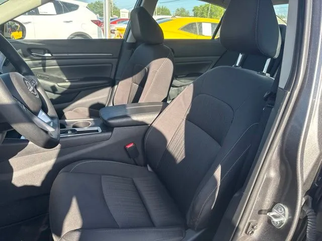 2025 Nissan Altima SV - Photo 6
