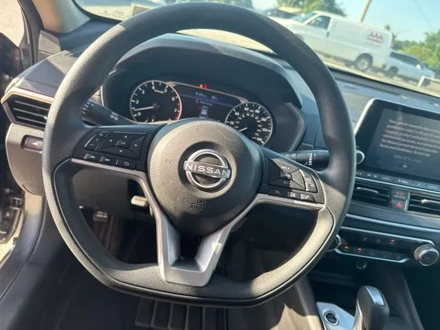 2025 Nissan Altima SV - Photo 8