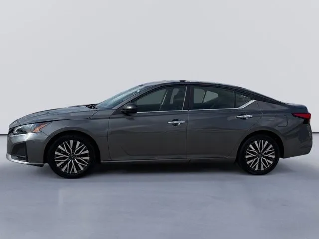 2025 Nissan Altima SV - Photo 6