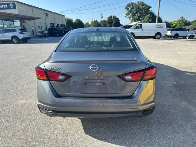 2025 Nissan Altima SV - Photo 12