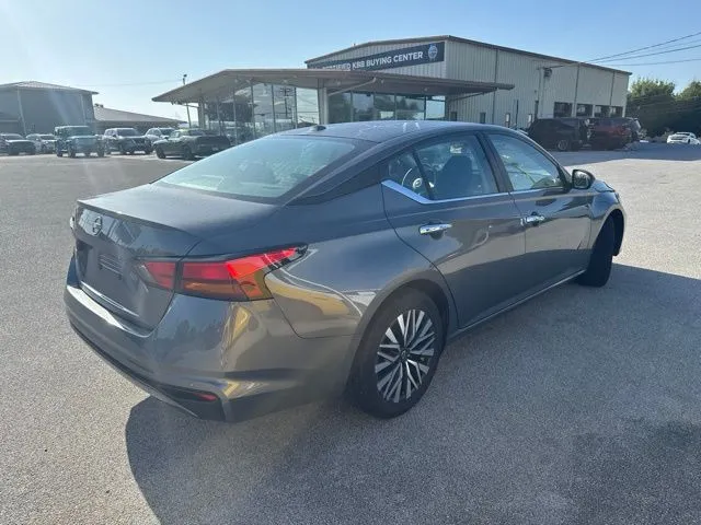 2025 Nissan Altima SV - Photo 13
