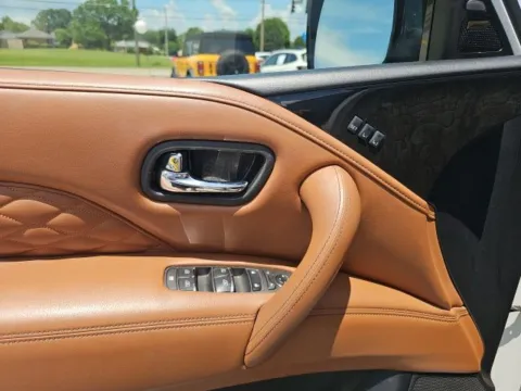 More photos of 2019 INFINITI QX80 Limited at Lakeway Auto Sales, TN