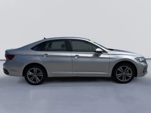 Photos of 2022 Volkswagen Jetta 1.5T SE for sale in Morristown, TN at Lakeway Auto Sales