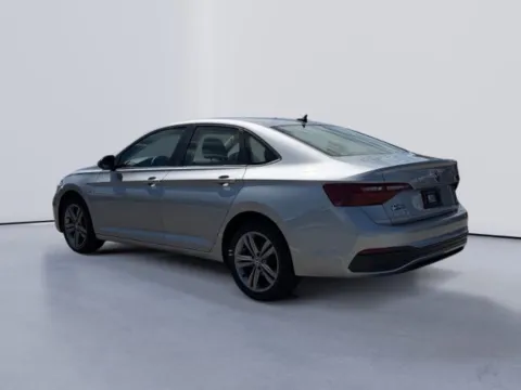 More photos of 2022 Volkswagen Jetta 1.5T SE at Lakeway Auto Sales, TN