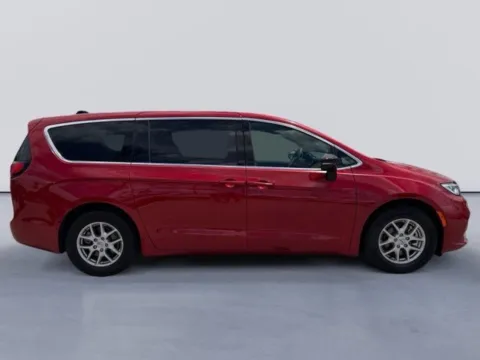 Photos of 2025 Chrysler Pacifica Select for sale in Morristown, TN at Lakeway Auto Sales