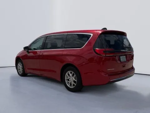 More photos of 2025 Chrysler Pacifica Select at Lakeway Auto Sales, TN