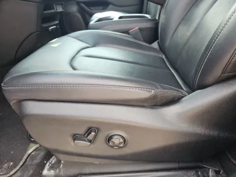 More photos of 2025 Chrysler Pacifica Select at Lakeway Auto Sales, TN