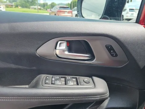 More photos of 2025 Chrysler Pacifica Select at Lakeway Auto Sales, TN