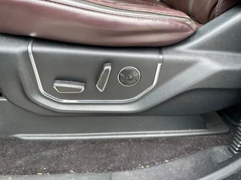 More photos of 2016 Ford F-150 Platinum at Lakeway Auto Sales, TN