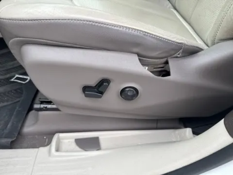 More photos of 2017 Chrysler Pacifica Touring L Plus at Lakeway Auto Sales, TN