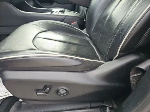 More photos of 2024 Chrysler Pacifica Hybrid Select Premium S Appearance at Lakeway Auto Sales, TN