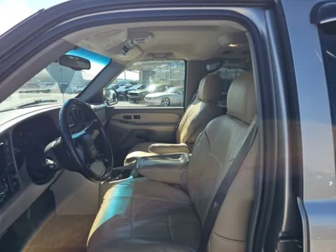 Another view of 2000 GMC Yukon XL SLT 1500 for sale in Morristown, TN at Lakeway Auto Sales