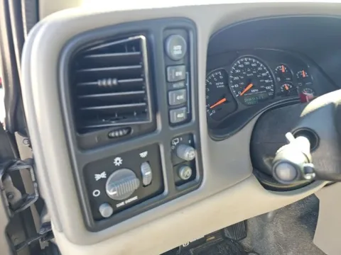 More photos of 2000 GMC Yukon XL SLT 1500 at Lakeway Auto Sales, TN