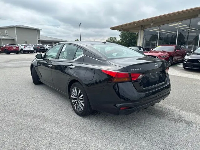 2025 Nissan Altima SV - Photo 11