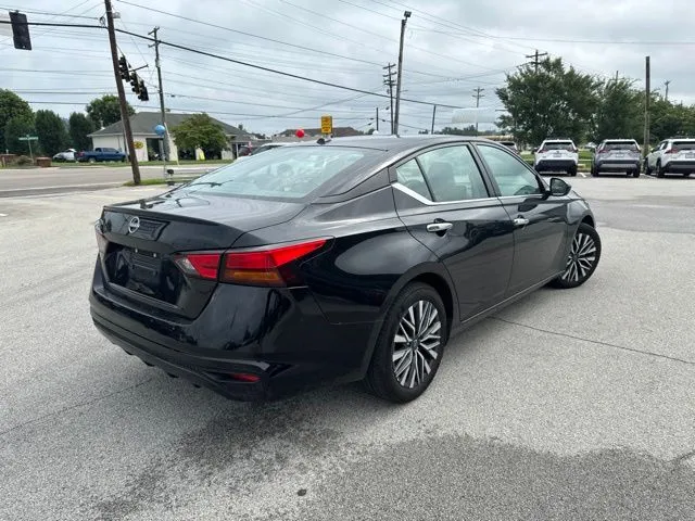 2025 Nissan Altima SV - Photo 13