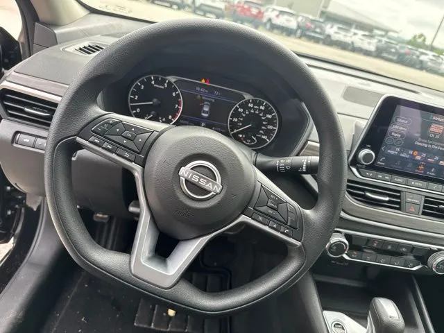2025 Nissan Altima SV - Photo 8