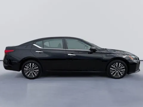 Photos of 2025 Nissan Altima 2.5 SV for sale in Morristown, TN at Lakeway Auto Sales