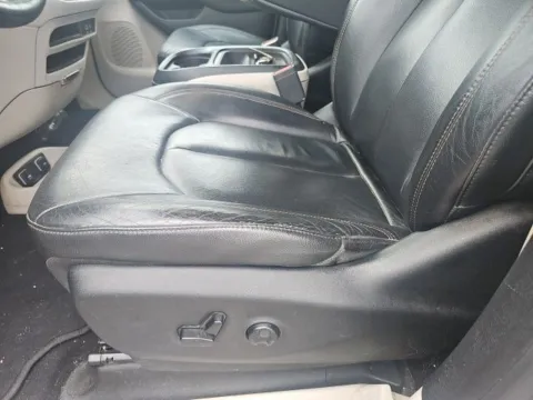 More photos of 2017 Chrysler Pacifica Touring L at Lakeway Auto Sales, TN