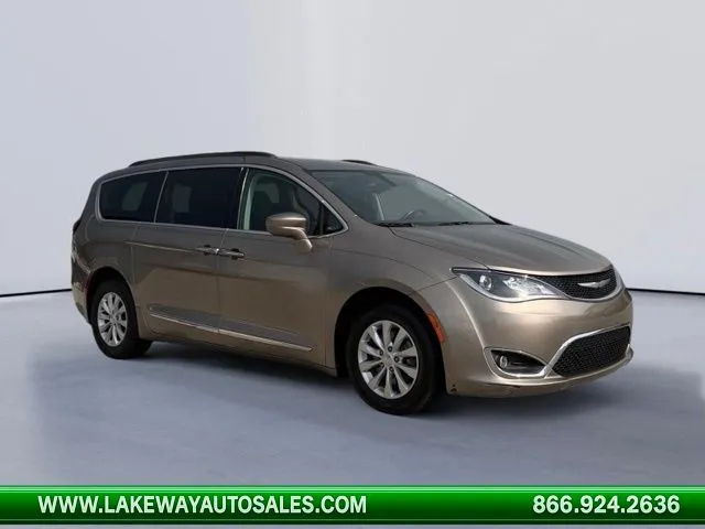 Silver 2017 Chrysler Pacifica Touring L for sale in Morristown, TN