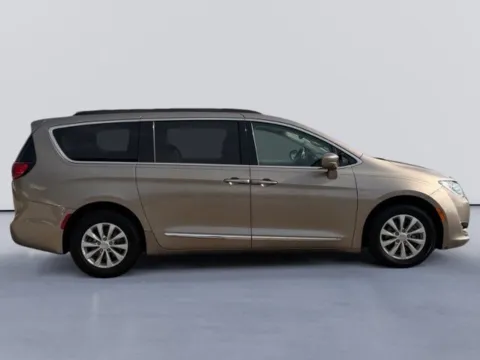 Photos of 2017 Chrysler Pacifica Touring L for sale in Morristown, TN at Lakeway Auto Sales