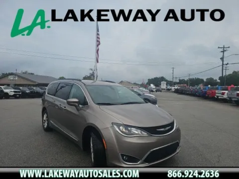 Silver 2017 Chrysler Pacifica Touring L for sale in Morristown, TN