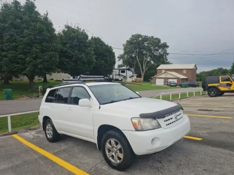 Photos of 2005 Toyota Highlander V6 for sale in Morristown, TN at Lakeway Auto Sales