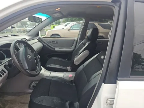 More photos of 2005 Toyota Highlander V6 at Lakeway Auto Sales, TN