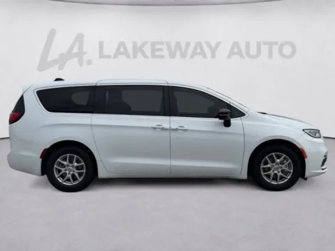 Photos of 2025 Chrysler Pacifica Select for sale in Morristown, TN at Lakeway Auto Sales