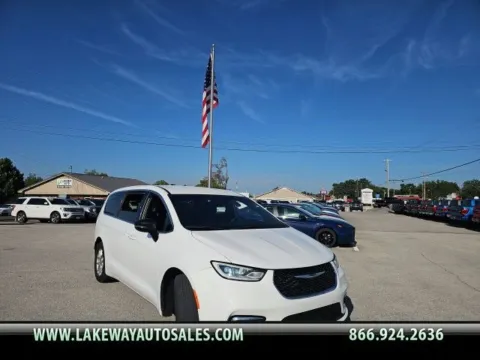 White 2025 Chrysler Pacifica Select for sale in Morristown, TN