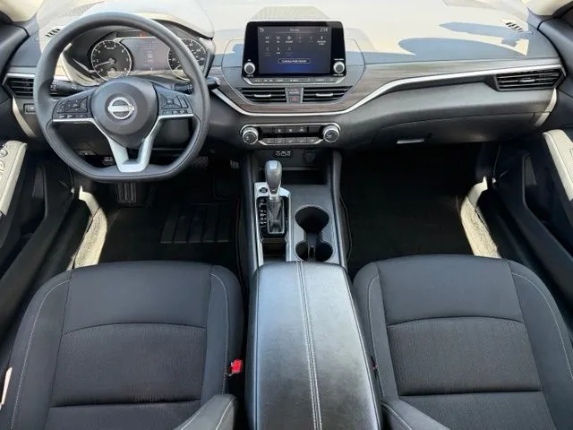 2025 Nissan Altima SV - Photo 9