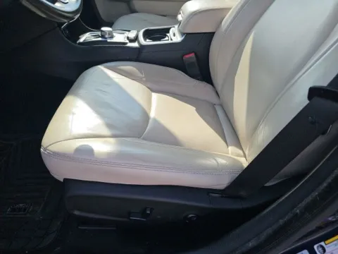 More photos of 2015 Chrysler 300 Limited at Lakeway Auto Sales, TN