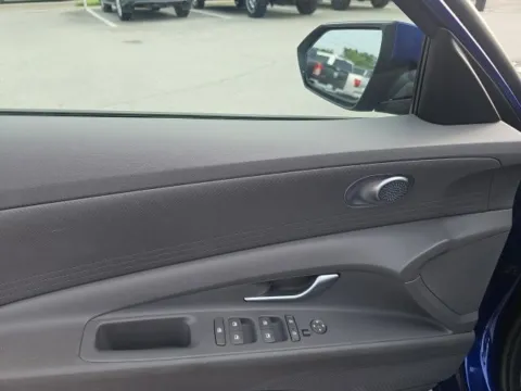 More photos of 2023 Hyundai Elantra SEL at Lakeway Auto Sales, TN